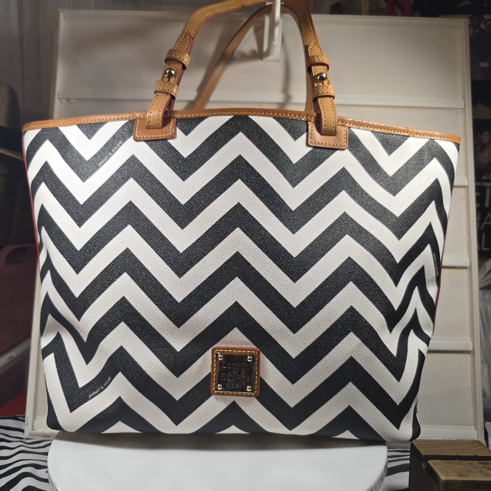 Dooney & Bourke  leather tote
